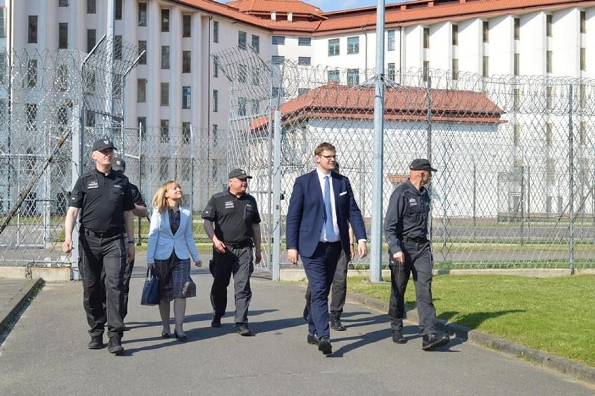 Wiceminister sprawiedliwości Michał Woś odwiedził Areszt...