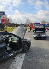 Dębno. Wypadek w Dębnie, zderzenie trzech samochodów osobowych. Po osobę ranną lądował śmigłowiec LPR [ZDJĘCIA]