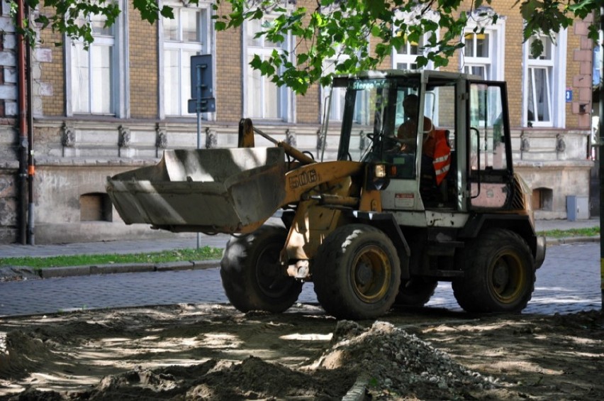 Remont chodników na Placu Powst. Warszawskich w Słupsku - FOTO