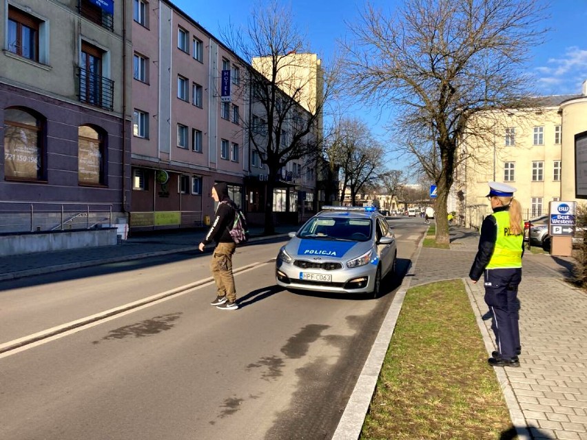 Policyjna akcja NURD w Piotrkowie i powiecie: policjanci wylegitymowali 175 osób - ZDJĘCIA