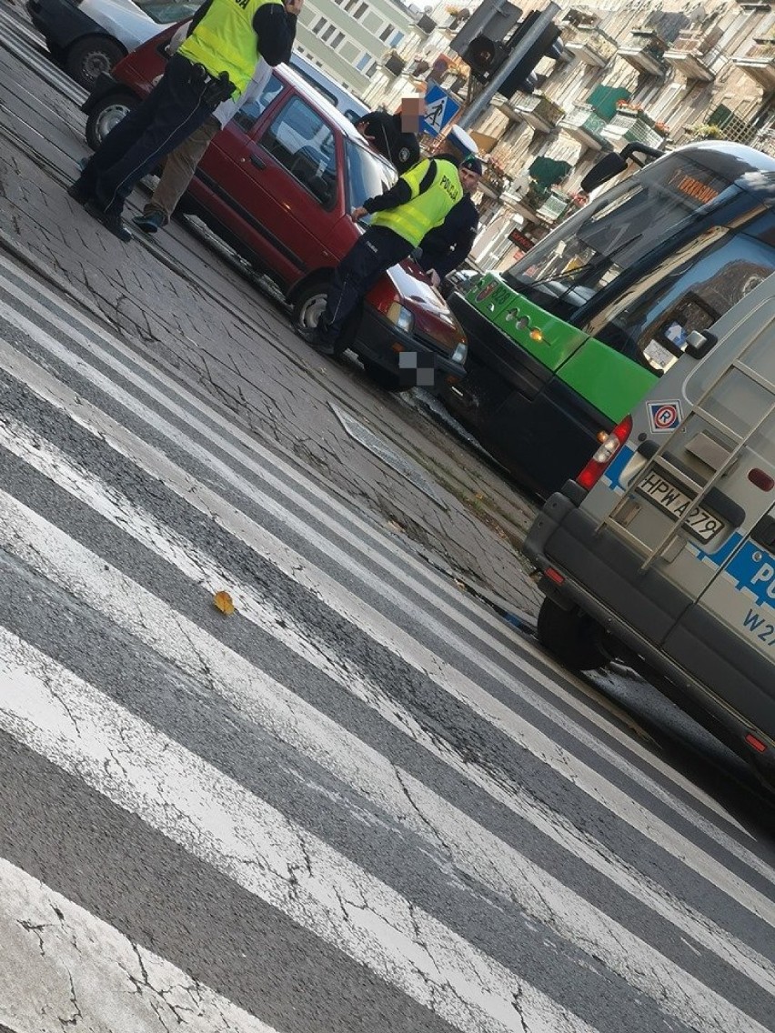 Samochód wjechał w tramwaj na ul. Krzywoustego 