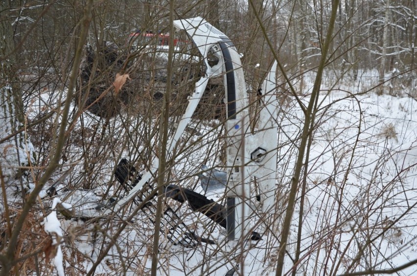 Siła uderzenia była tak duża, że z samochodu wypadł silnik i...