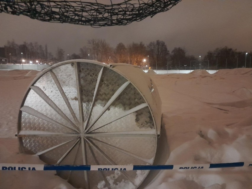 Katastrofa budowlana w Zabrzu! Z powodu śniegu, zawaliła się nowa hala pneumatyczna dawnego Koksownika