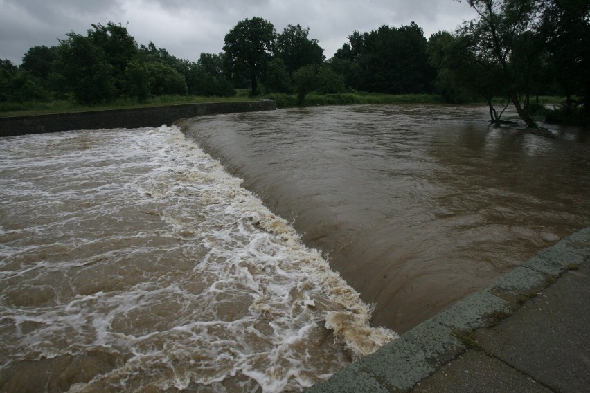 W czerwcu 2013 roku w Legnicy i okolicy padały ulewne deszcze, zobaczcie zdjęcia