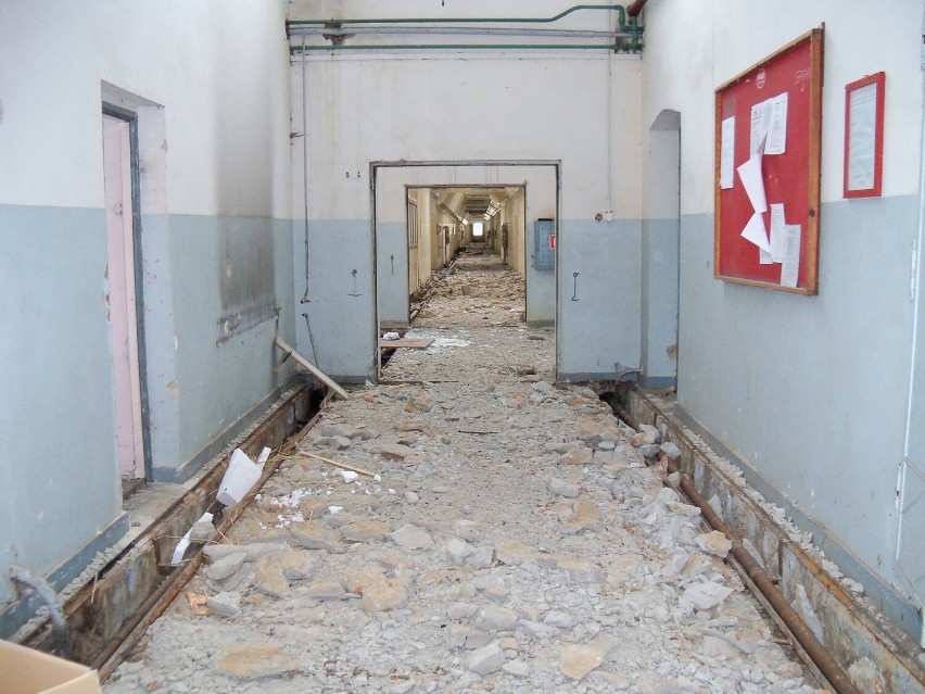 Zniszczone hale produkcyjne Froteksu w Prudniku