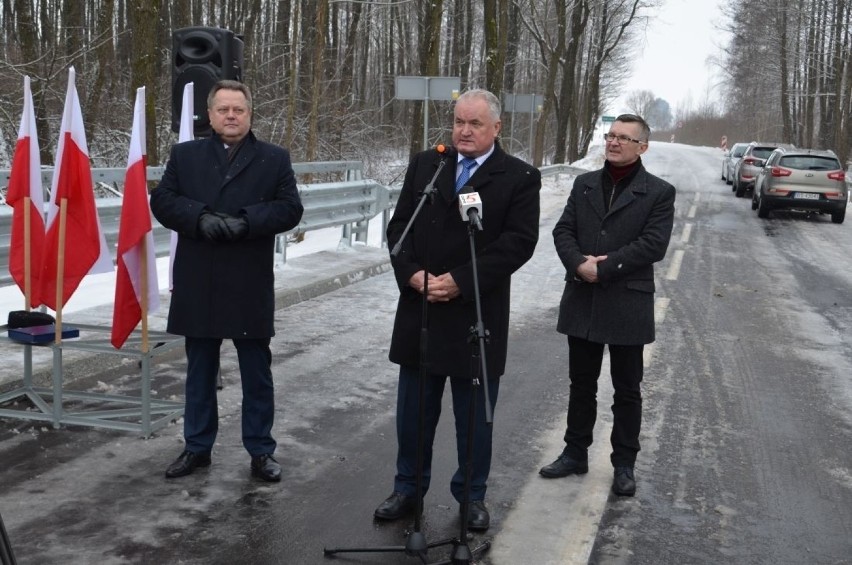 Nowy most połączył Potasznię z Osową. W oficjalnej uroczystości wzięli udział  rolnicy z okolicznych wsi, samorządowcy i politycy