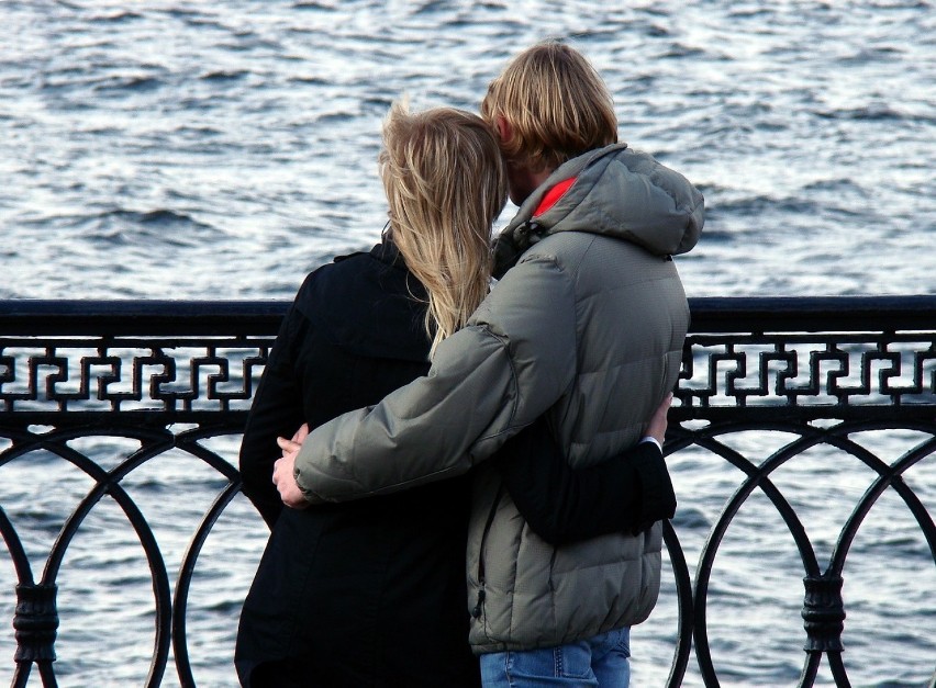 Naukowcy z USA przyznają, że przytulanie  ma wpływ na nasz...