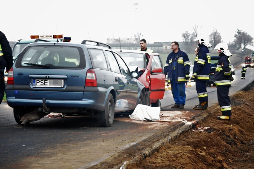 Wypadek: czołowe zderzenie pod Dolskiem