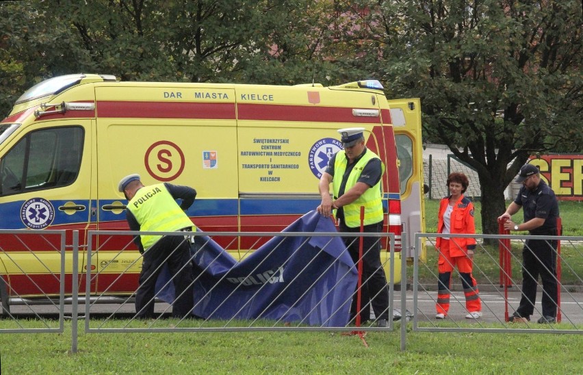 Śmiertelny wypadek w Kielcach. Nie żyje pieszy potrącony na pasach