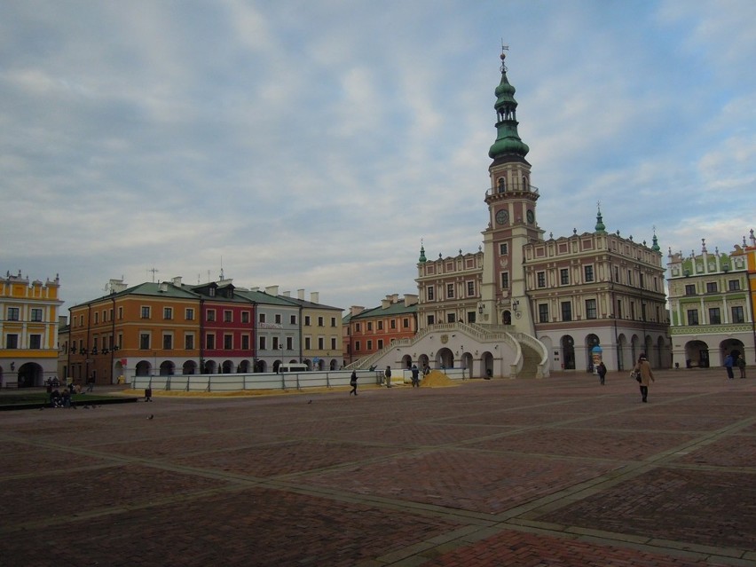 Rozkładają lodowisko w Zamościu. Będziemy się ślizgać na...