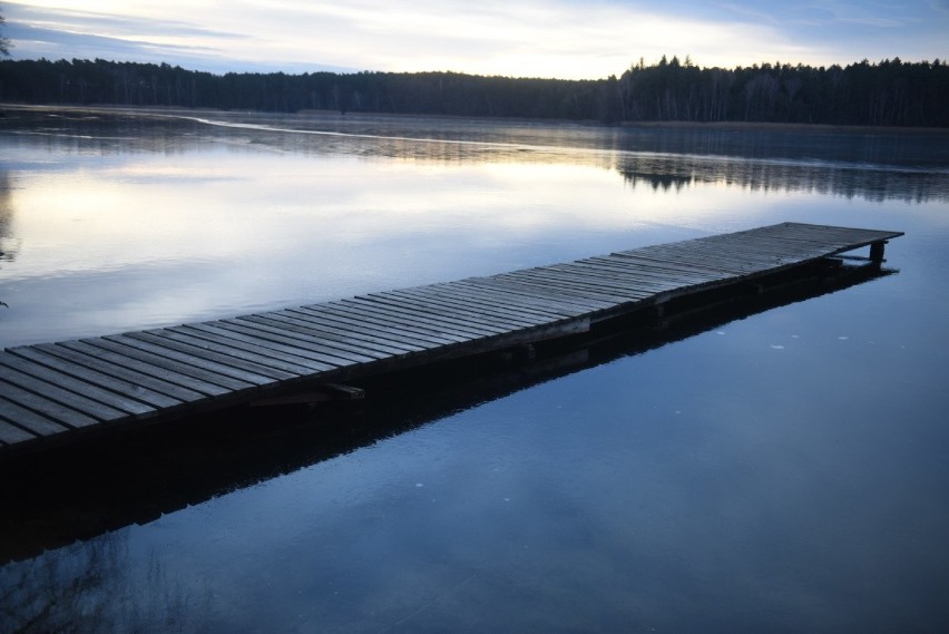 Popularne jezioro w gminie Dąbie liczy sobie 34,8 ha...