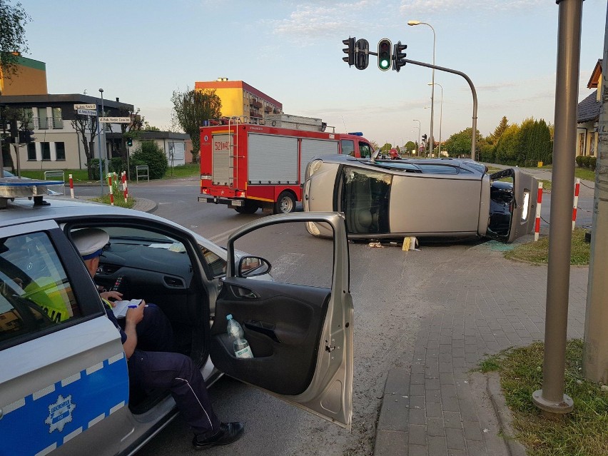 Starogard Gd. Wypadek na skrzyżowaniu Armii Krajowej i Jana Pawła II. Dwie osoby ranne ZDJĘCIA