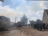 Ogień całkowicie pochłonął zapasy i maszyny w gospodarstwie w Bocińcu. Poszkodowani proszą o pomoc w przetrwaniu 