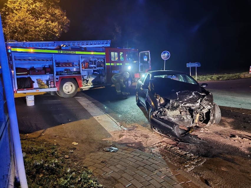 12 listopada w Broniszewicach samochód osobowy zderzył się z radiowozem