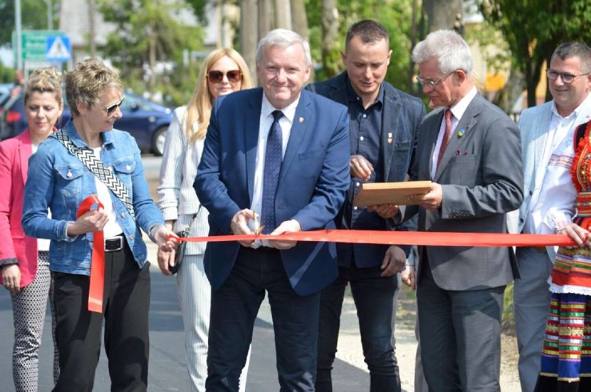 Uroczyste otwarcie drogi w Wyszynach w gminie Budzyń