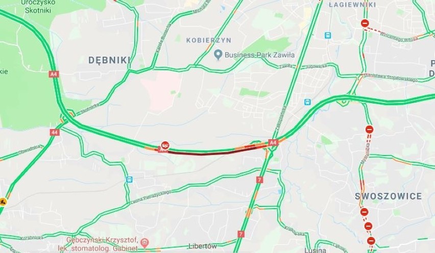 Pożar samochodu na autostradzie A4. Duże utrudnienia w ruchu [ZDJĘCIA]