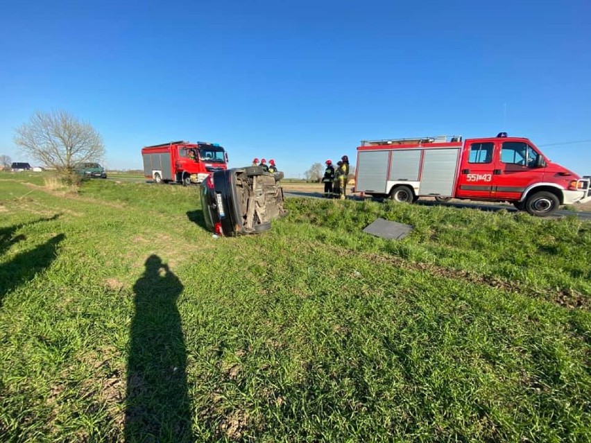 W gm. Mokrsko 49-latek wylądował autem w rowie. Pijany kierowca wpadł też w gm. Osjaków