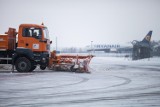 Lotnisko w Łodzi jest gotowe do zimy. Odśnieżanie płyty lotniska w Łodzi