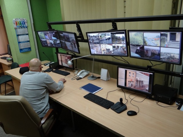 Centrum monitorowania Wielunia mieści się w komendzie policji