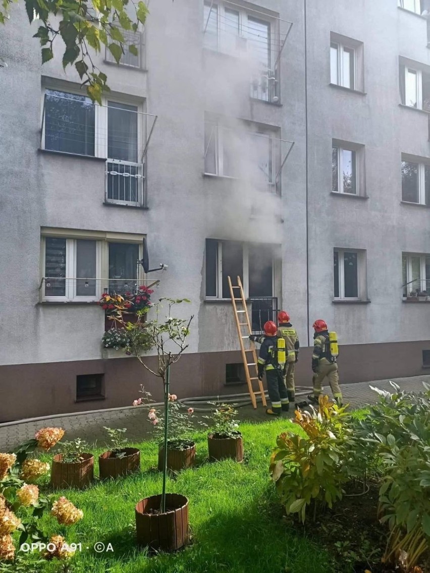 Myślenice. Ogień w mieszkaniu. Kobieta wydostała się przez okno