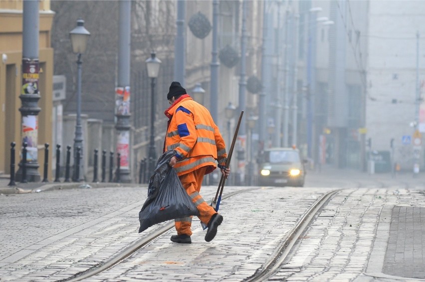 Które zawody wykonywane przez mężczyzn kobiety uznają za...