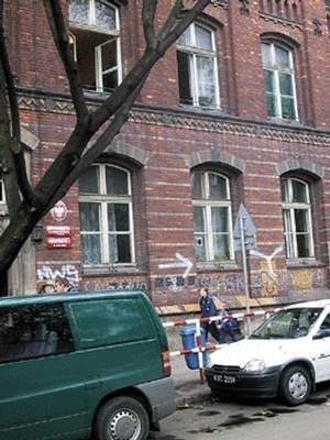 Z okna tego budynku wyskoczyła czternastolatka&lt;p&gt;
Fot. Konrad PAWŁOWSKI