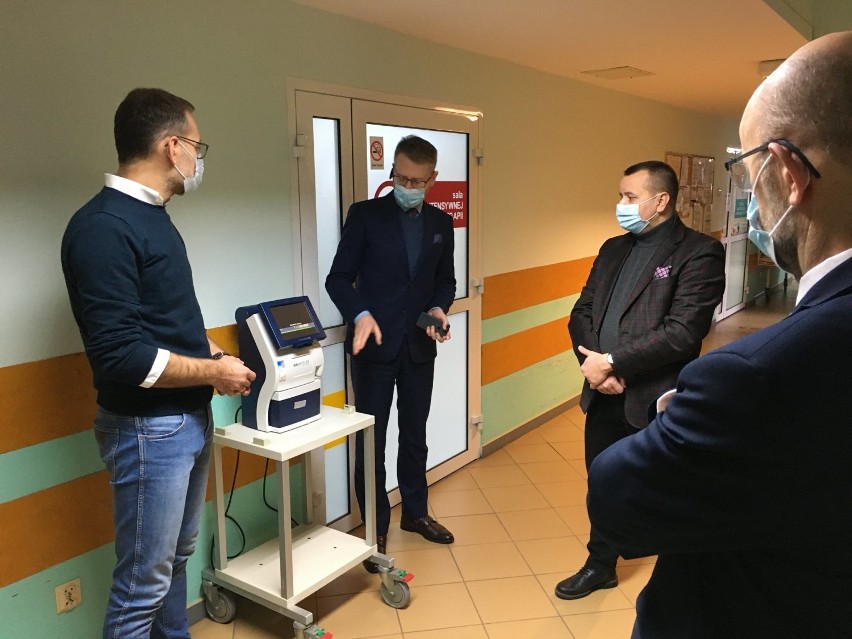 WSCHOWA. Trzy gminy i powiat złożyły się na zakup analizatora parametrów krytycznych dla Nowego Szpitala we Wschowie [ZDJĘCIA]