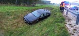 Wypadek na autostradzie A4 koło Tarnowa. Jaguar wypadł z drogi i znalazł się w rowie [ZDJĘCIA]