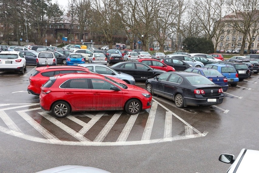 Likwidować czy zachować parking na Jasnych Błoniach? SONDA