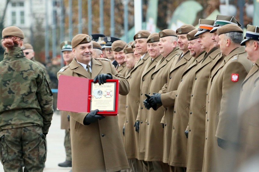 Płk Tadeusz Nastarowicz przekazał swojemu następcy obowiązki dowódcy lubelskich terytorialsów. Zobacz zdjęcia