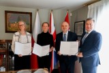 Prezydent Konina podpisał umowę z ambasadorami Wielkiej Brytanii i Kanady