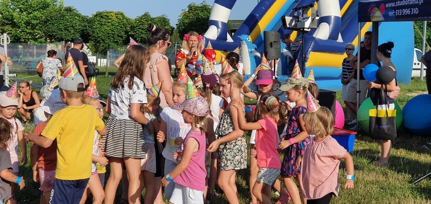 Wakacyjna Akademia Smyka w Rzeszowie. Jak bawią się na niej dzieci? Świetnie! Zobacz zdjęcia Rzeszowskiego Domu Kultury