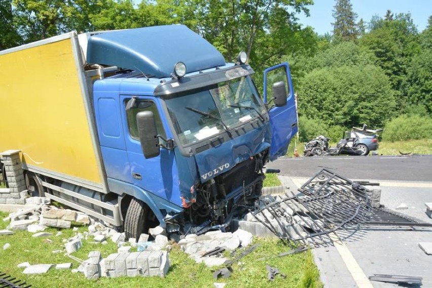 Wypadek w Białym Dunajcu. Zderzenie ciężarówki z osobówką [ZDJĘCIA]