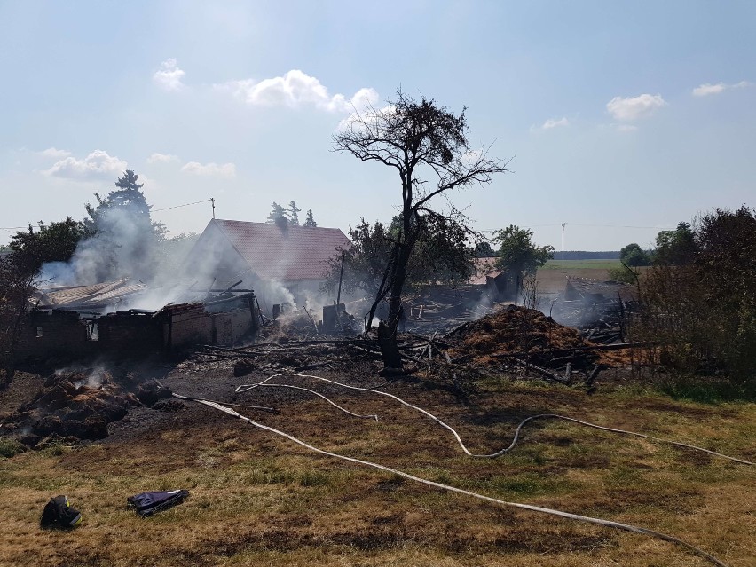 Tragedia w gminie Koczała. Spłonęły budynki gospodarcze sołtys Załęża. Pilnie potrzebna jest pomoc