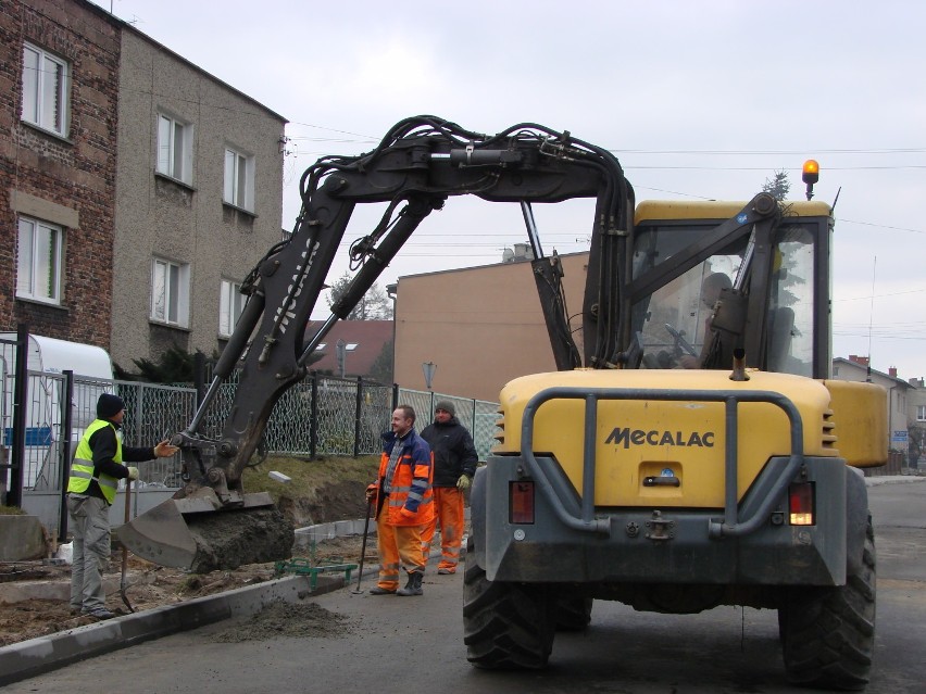 Remont Wielkiej Skotnicy w Mysłowicach: Jeden chodnik jest. Trwa budowa zatok i wjazdów [ZDJECIA]