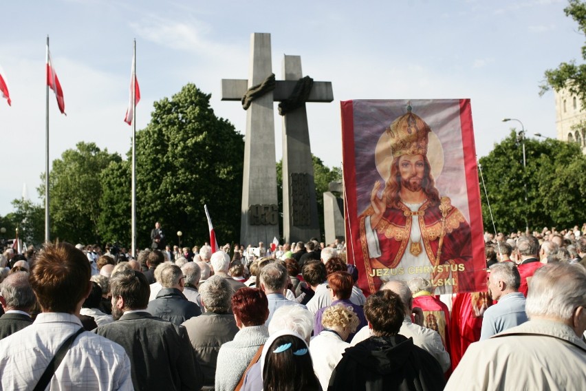 Gądecki na placu Mickiewicza: Smutek przez brak figury Chrystusa, radość z nabożeństwa