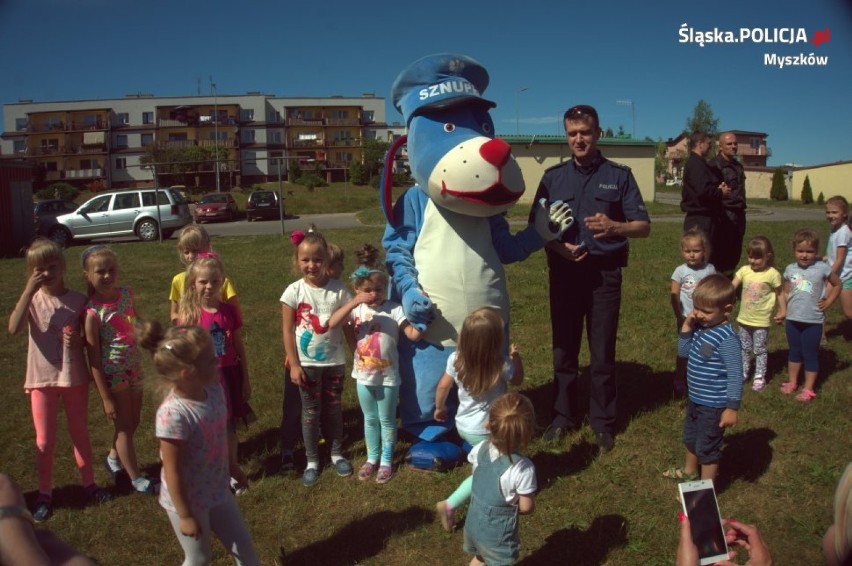 Myszków: Policja wzięła udział w festynie z okazji Dnia Dziecka na terenie spółdzielni "Mystal" [ZDJĘCIA]