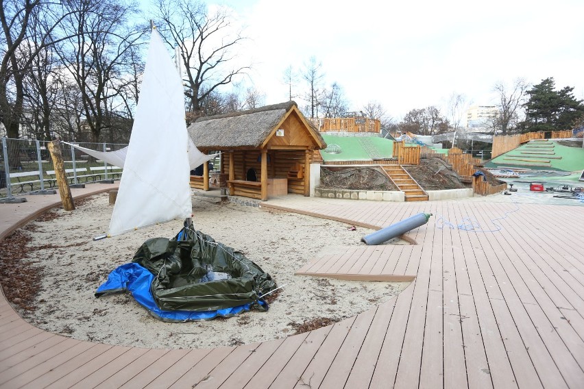 Plac zabaw w parku Ujazdowskim zostanie ponownie otwarty. Tym razem na dłużej?