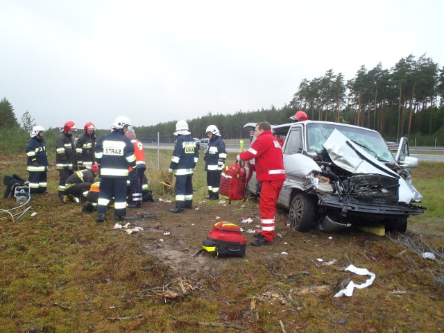 W wyniku wypadku busa na A2, poszkodowane zostały cztery osoby.