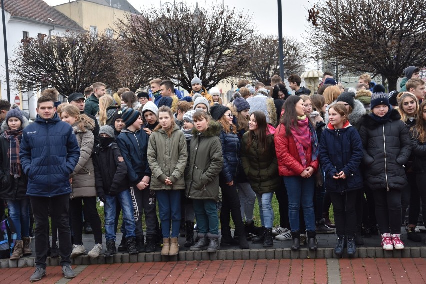  Odsłonięcie tablicy w 100. rocznicę odzyskania niepodległości i wybuchu Powstania Wielkopolskiego w Łabiszynie [zdjęcia, wideo] 