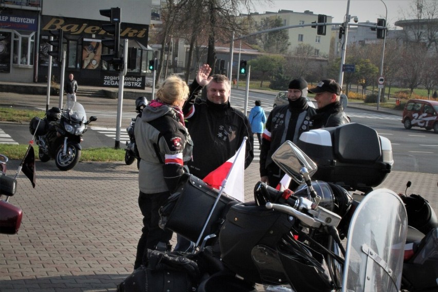 Konin. Patriotyczna parada motocyklowa przejechała ulicami centrum miasta w Narodowe Święto Niepodległości