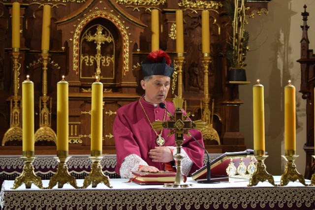 Przez sześć lat pracy duszpasterskiej w bobowskiej parafii ks. Marian Chełmecki dał się poznać, jako kapłan pełen poświęcenia i ojcowskiego zatroskania o bobowskie świątynie.