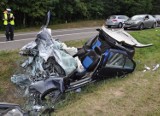 Tragiczny wypadek we wsi Krasne. Volkswagen zderzył się z ciągnikiem. W szpitalu zmarł 48-letni pasażer 