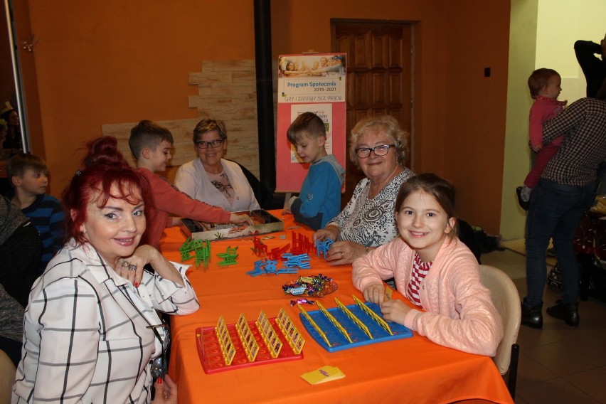 Rodzinne Turnieje Gier Planszowych w międzyzdrojskiej bibliotece i w Wiklinie w Wapnicy