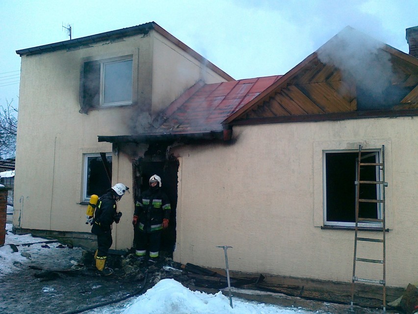 Wola Uhruska: Pożar domu jednorodzinnego. 4 osoby trafiły do szpitala