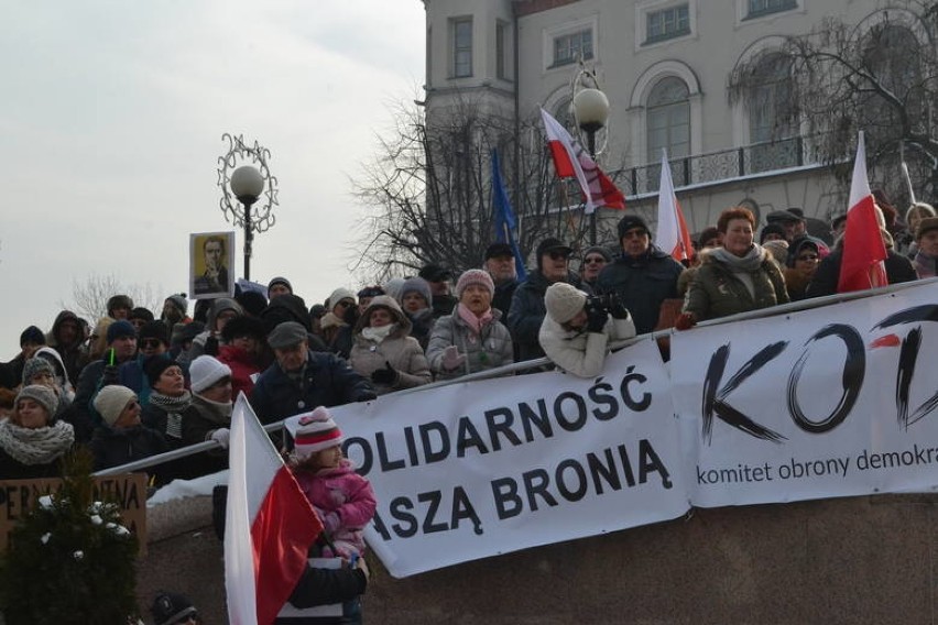 Manifestacja KOD w Bielsku-Białej