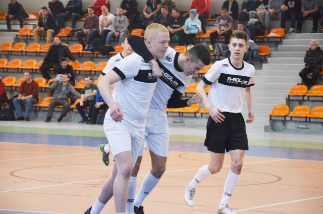 Piłkarze z Dobroszyc wywalczyli sobie miejsce w półfinale