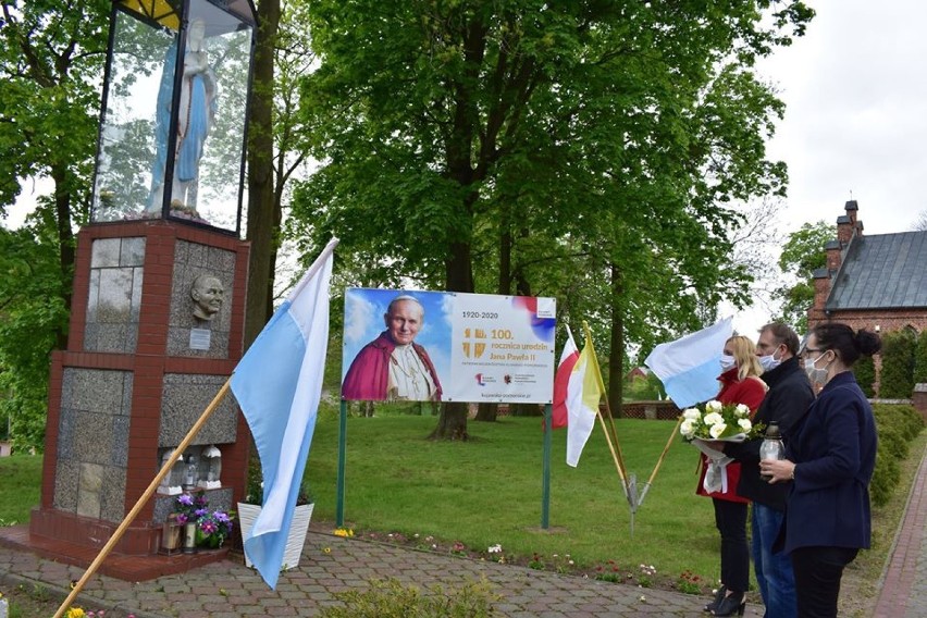 Gmina Wąpielsk upamiętniła Jana Pawła II [zobacz zdjęcia]