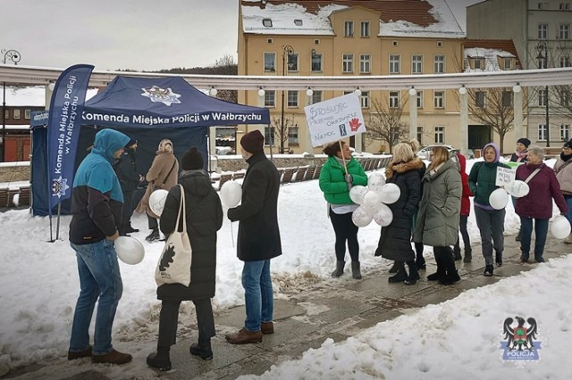 „Reaguj na przemoc” – wałbrzyscy policjanci włączyli się w działania profilaktyczne