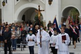 Odpust w Tuchowie w czasach koronawirusa. W sanktuarium ruch, choć pielgrzymów mniej niż kiedyś. We wtorek główne uroczystości ZDJĘCIA